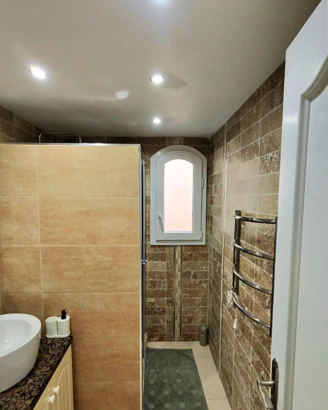 Modern 1br Walk To Beach, Casino & Puerto Banus Appartamento *